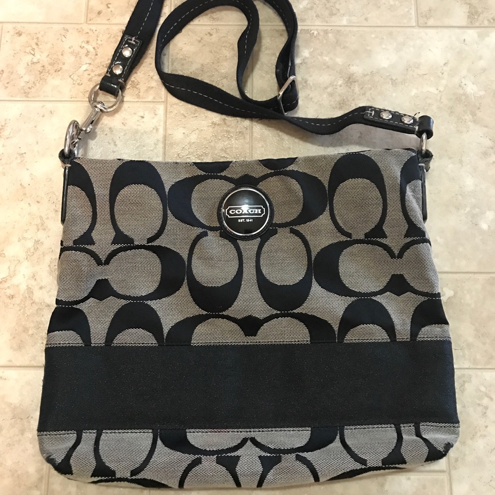 ‼️CLOSET DOWNSIZE‼️ Coach black/grey crossbody